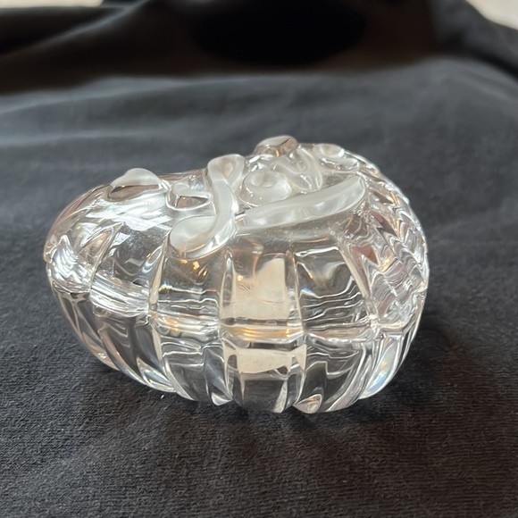 Mikasa Crystal "Romantic Jewel LOVE Covered Box "Love Box, Trinket Box ,Ring Box - Picture 2 of 4